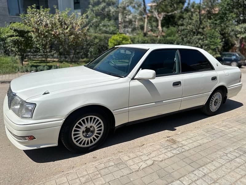 Toyota Crown Royal Saloon G 4