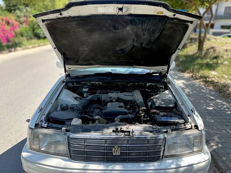 Toyota Crown Royal Saloon G 5