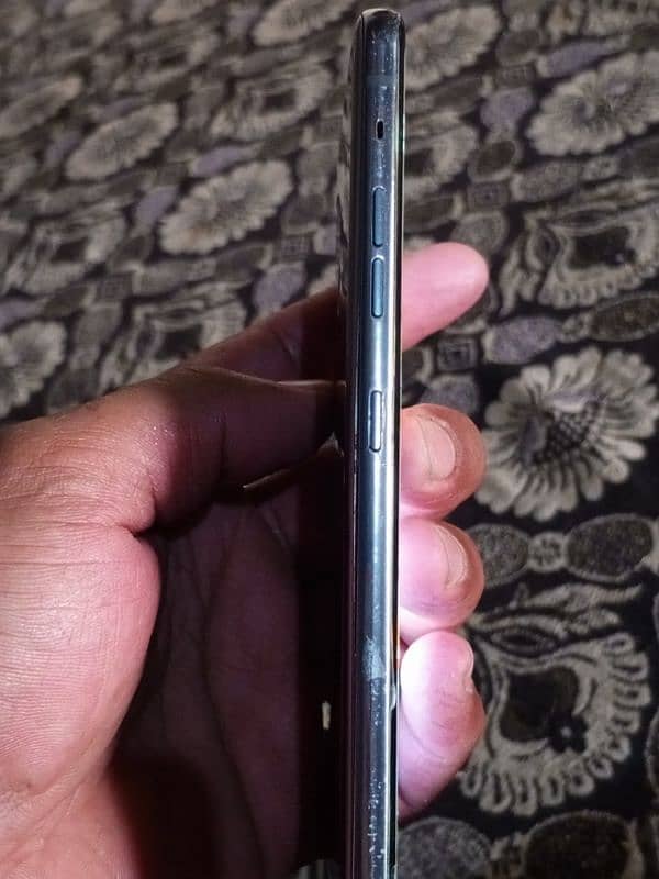 LG g8 6 128 10 9  screen damage 1