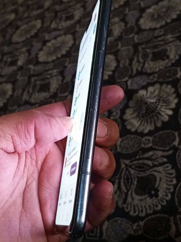 LG g8 6 128 10 9  screen damage 2