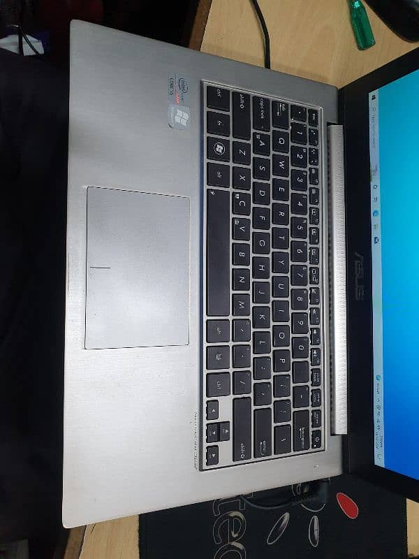 Asus Zenbook ux32a Ultra book 0