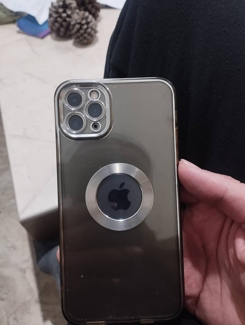 Apple iPhone 11 Pro Max 2