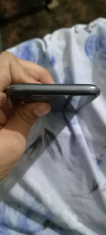 iphone 11 128 gb original 10/10 condition 2