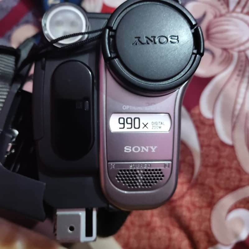 Sony 990x Digital Zoom Camcorder, Handycam 8