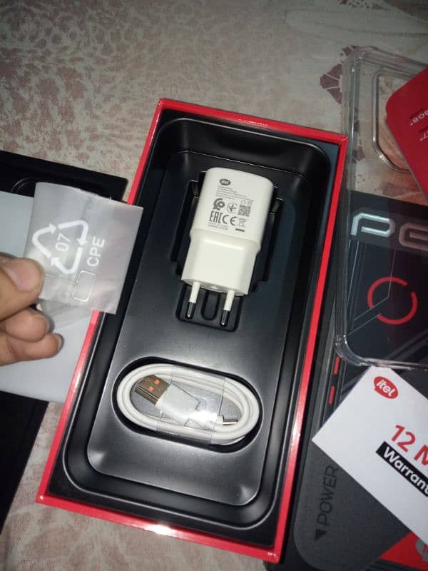 itel p65 4/128 with 2400 mah charging case 4