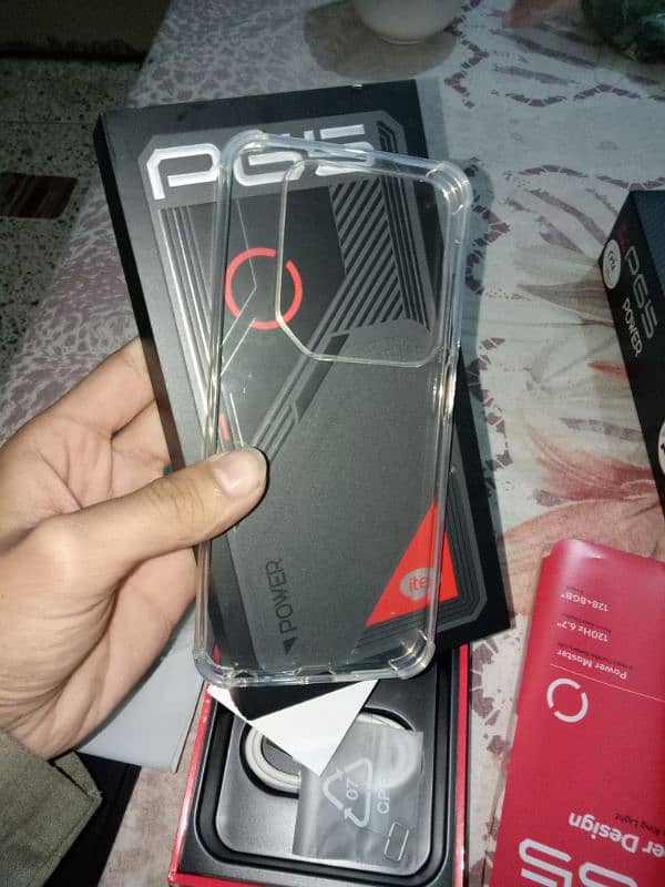 itel p65 4/128 with 2400 mah charging case 6