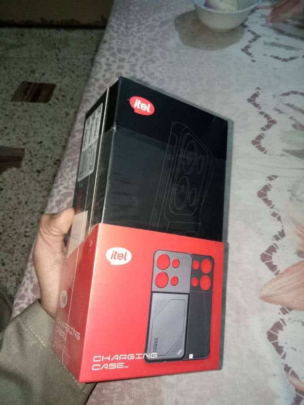 itel p65 4/128 with 2400 mah charging case 10