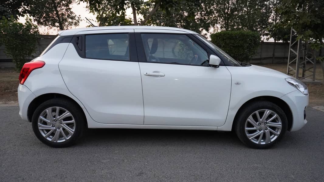 Suzuki Swift GL CVT 2022 4