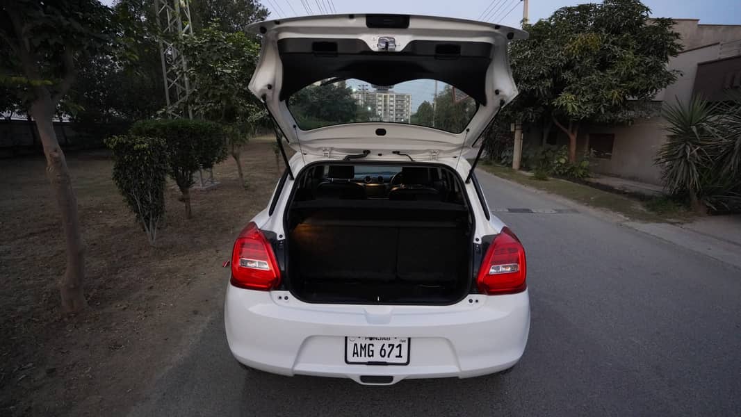 Suzuki Swift GL CVT 2022 11