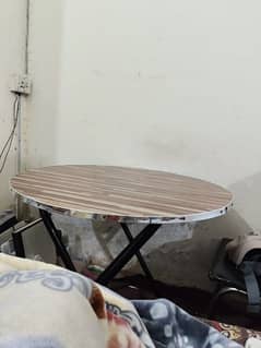 Folding table