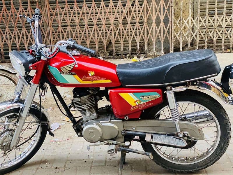 Honda 125 cc 1997 model Karachi number present sel for 03,44,68,60,819 0