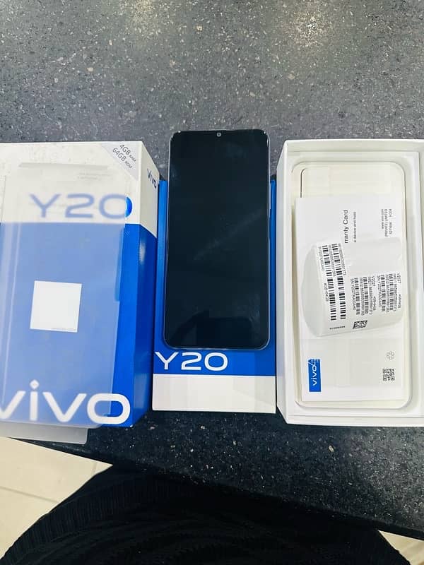 vivo y20 4/64 with box. 24000 2