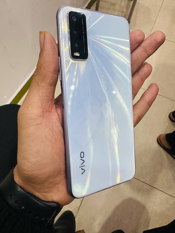 vivo y20 4/64 with box. 24000 3