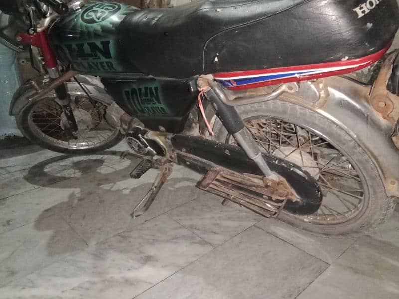 honda cd70 for sale 10/10 ok condition 5