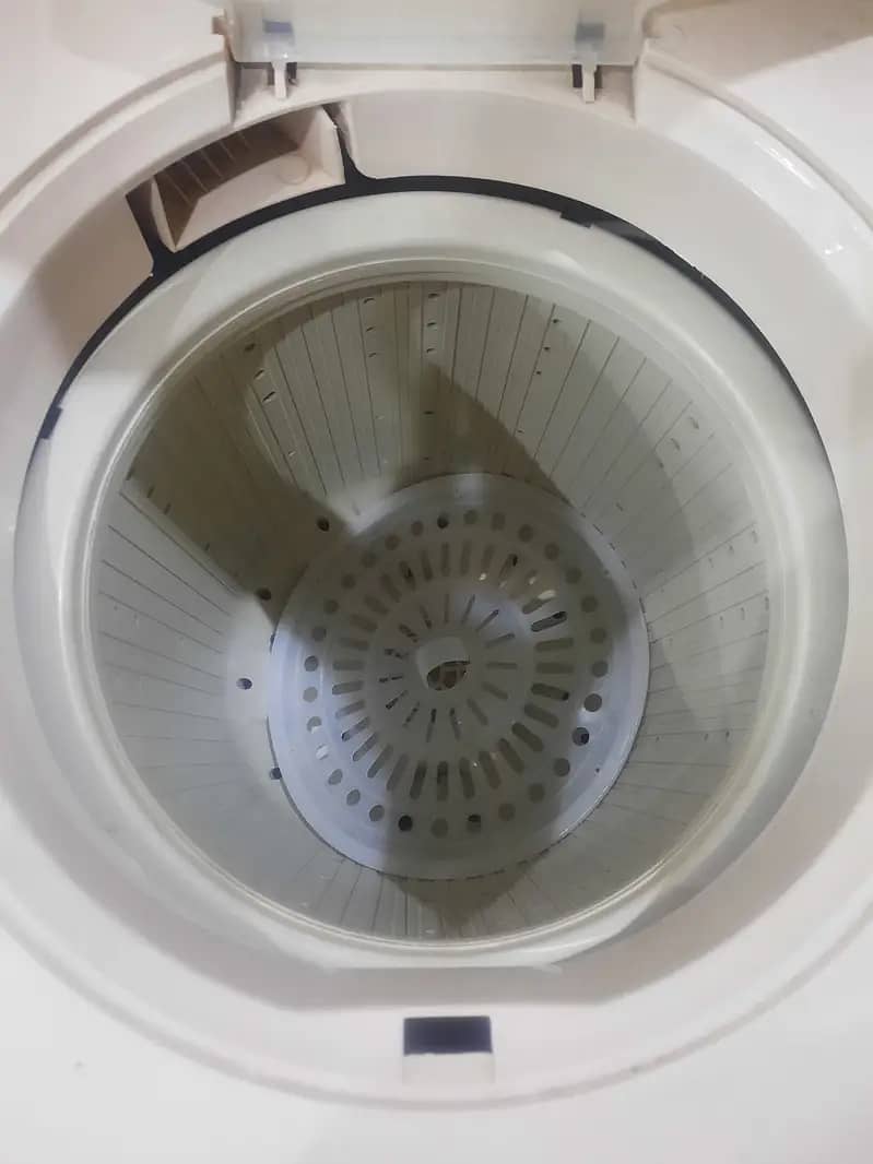 Haier Semi automatic machine with dryer 3