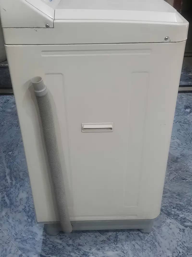 Haier Semi automatic machine with dryer 4