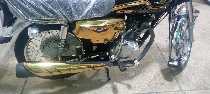 Honda CG125 black golden special edition 2