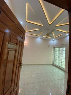 10 MARLA LIKE NEW UPPER PORTION AVAILEBAL FOR RENT IN BAHRIA TOWN LAHORE