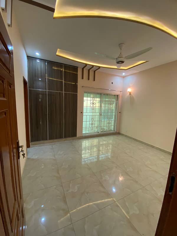 10 MARLA LIKE NEW UPPER PORTION AVAILEBAL FOR RENT IN BAHRIA TOWN LAHORE 10