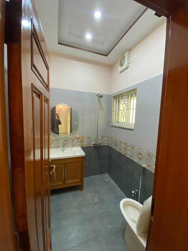 10 MARLA LIKE NEW UPPER PORTION AVAILEBAL FOR RENT IN BAHRIA TOWN LAHORE 12