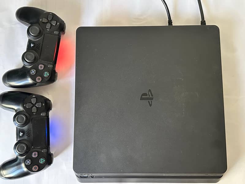 PS4 Slim 500GB 2 controllers rarely used 0