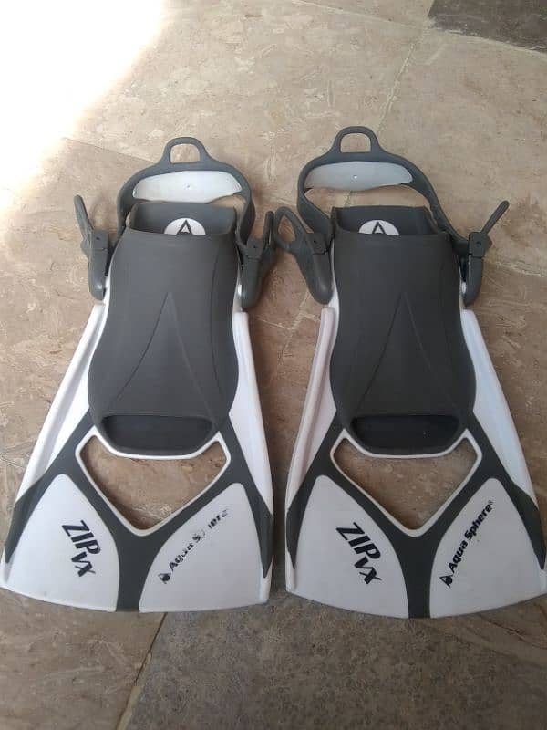 swimming fins speedo brand adjustable 1 pair (RS. 1200) 3