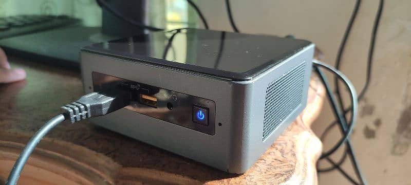 Intel nuc i7 8th generation with 8gb ram and 256gb SSD mini pc 1