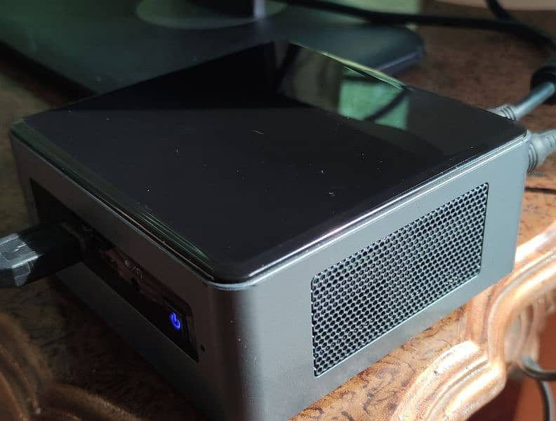 Intel nuc i7 8th generation with 8gb ram and 256gb SSD mini pc 2