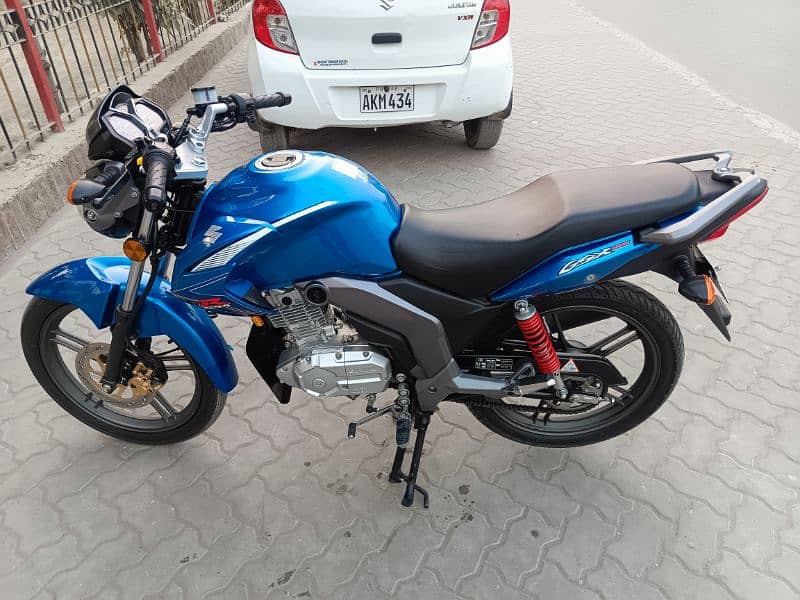 suzuki gsx 125 2024 model. zero metr conditions. only 2100 km driven 0