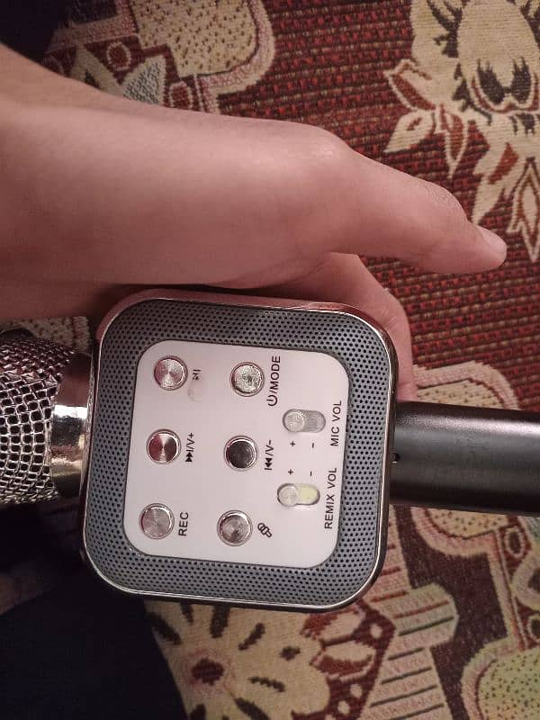 bluetooth speaker class Mike all okay thoda sa Chala Hua Hai 0