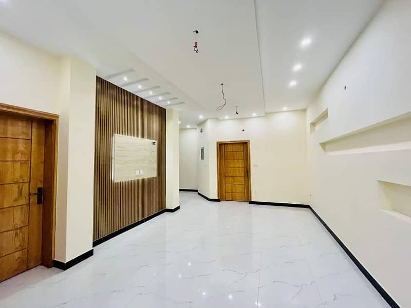 7 MARLA HOUSE AVAILABLE FOR RENT AT REASONABLE PRICE IN GULBERG GREENS 4