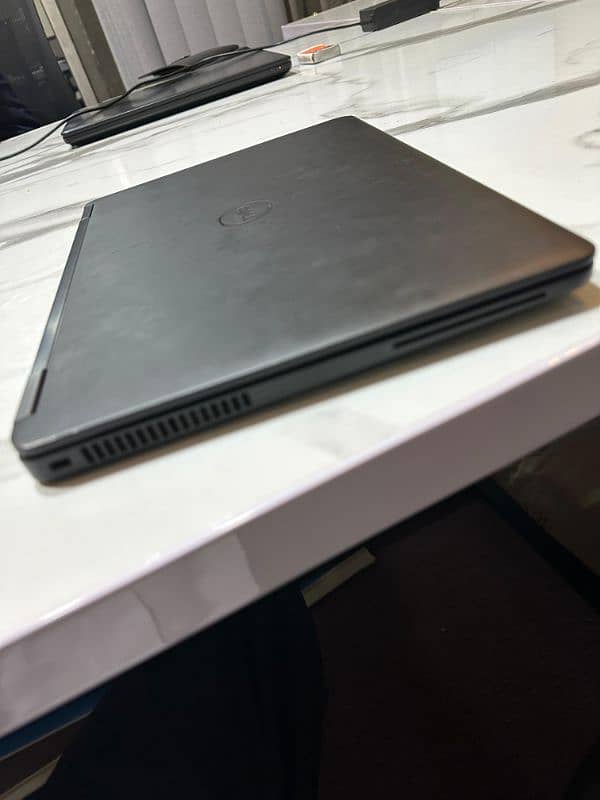 Dell latitude E7270 / core i7 6th gen / 8gb ram / 256gb SSD / 1