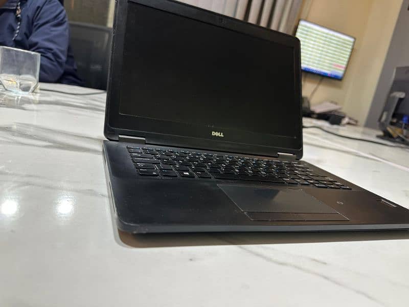 Dell latitude E7270 / core i7 6th gen / 8gb ram / 256gb SSD / 3