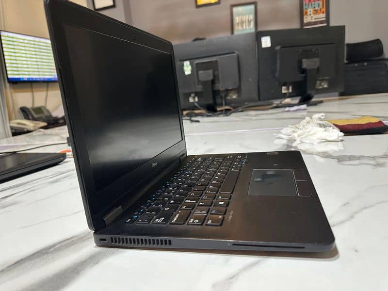 Dell latitude E7270 / core i7 6th gen / 8gb ram / 256gb SSD / 4