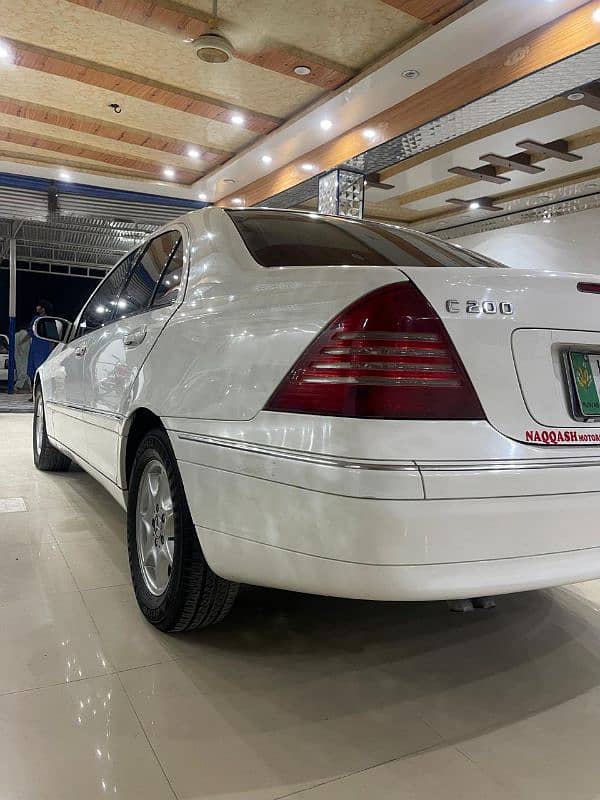 Mercedes 200 D 2002 11