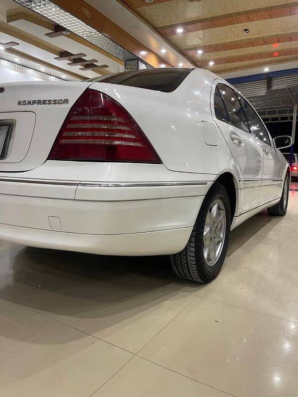 Mercedes 200 D 2002 12