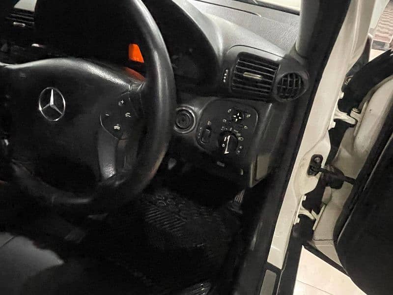 Mercedes 200 D 2002 18