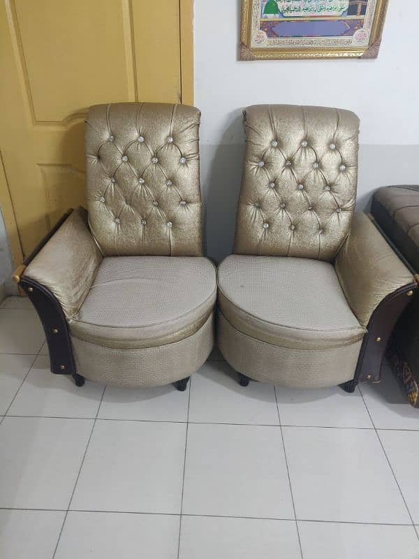 2 luxury sofa single seat very very solid 0