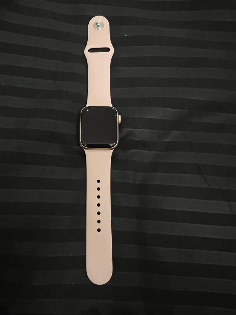 Apple watch series 6 40mm like new used for 1 month 0