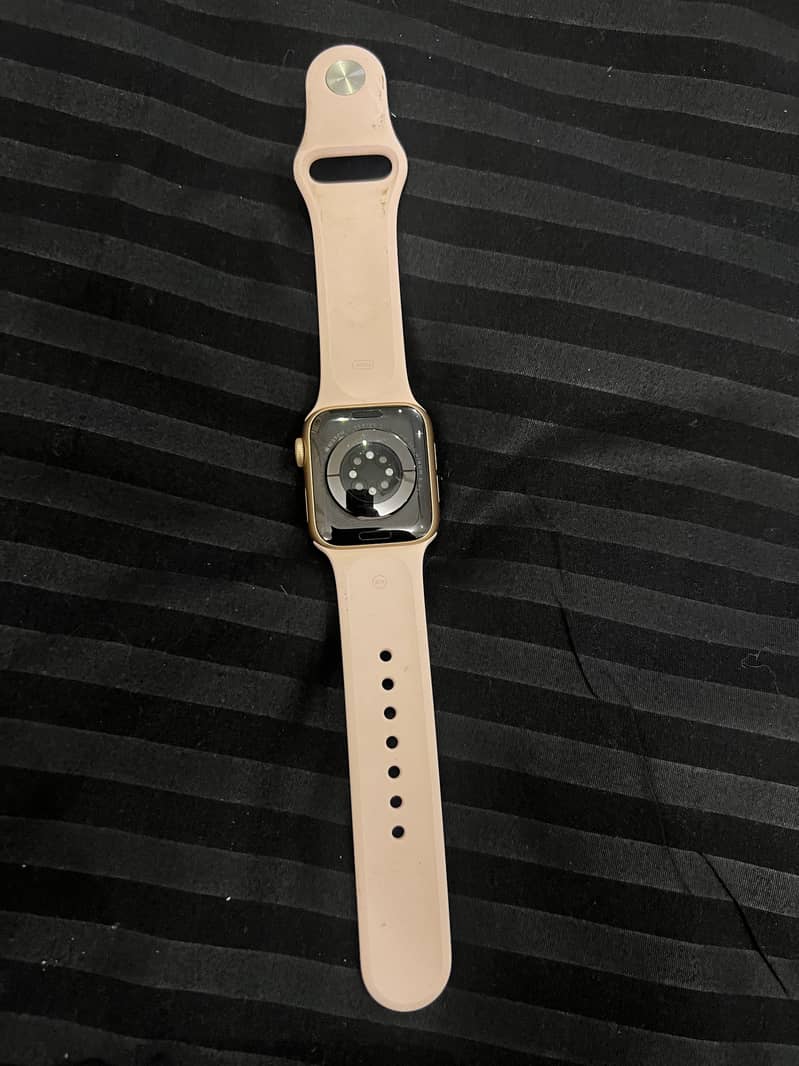 Apple watch series 6 40mm like new used for 1 month 1