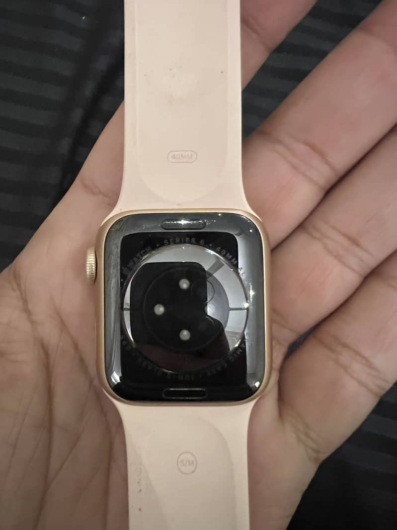 Apple watch series 6 40mm like new used for 1 month 2