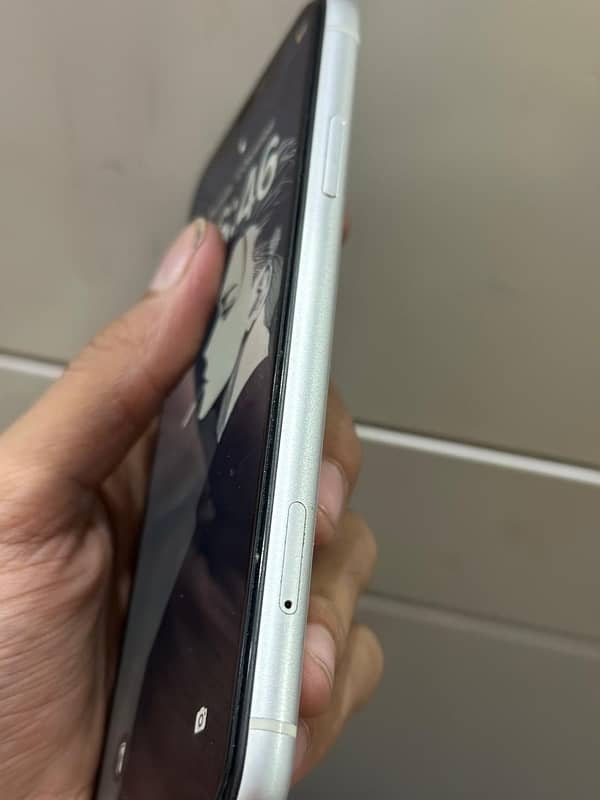 iphone xr ha 10/10 condition factory unlock 0