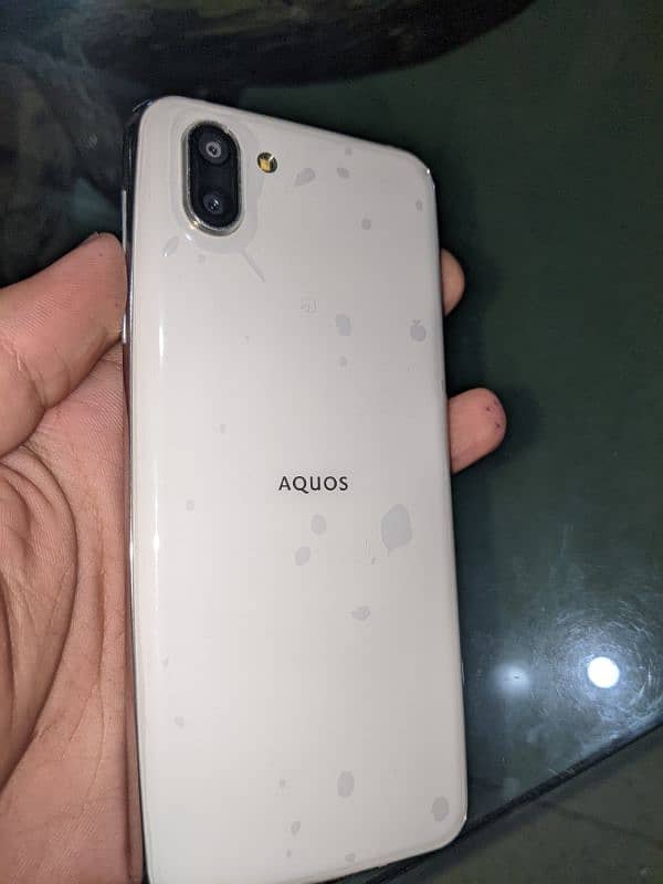 Sharp Aquos R2 (Read ad) 0