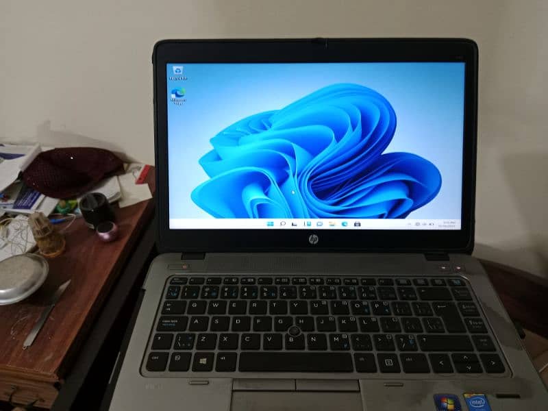 HP g2 840 laptop 1