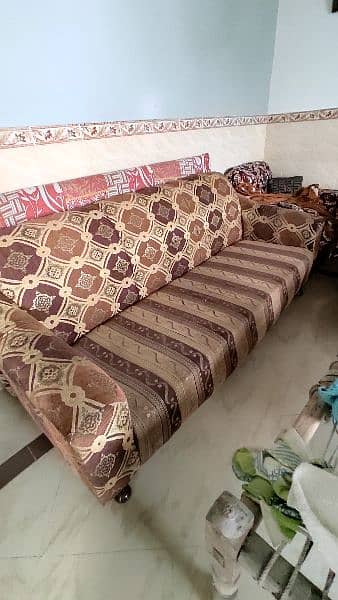 5 Seater 1+1+3 , Neat Condition and very comfortable. 1