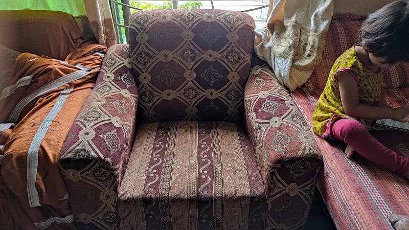 5 Seater 1+1+3 , Neat Condition and very comfortable. 7