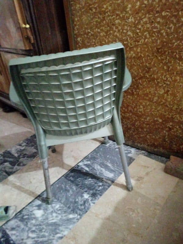 plastic chair 1