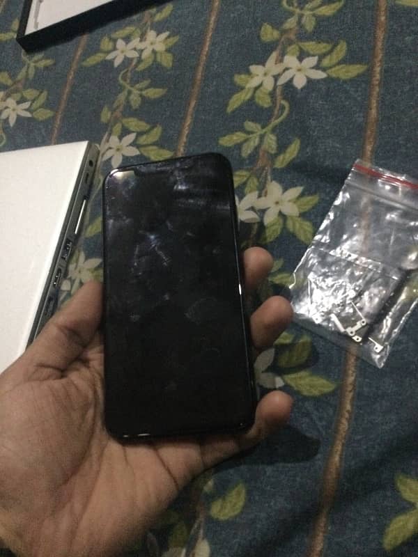 iPhone XR 64 gb non 6