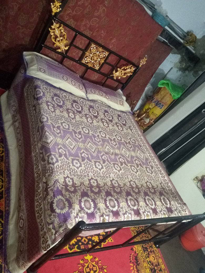 iron bed for sale. 0