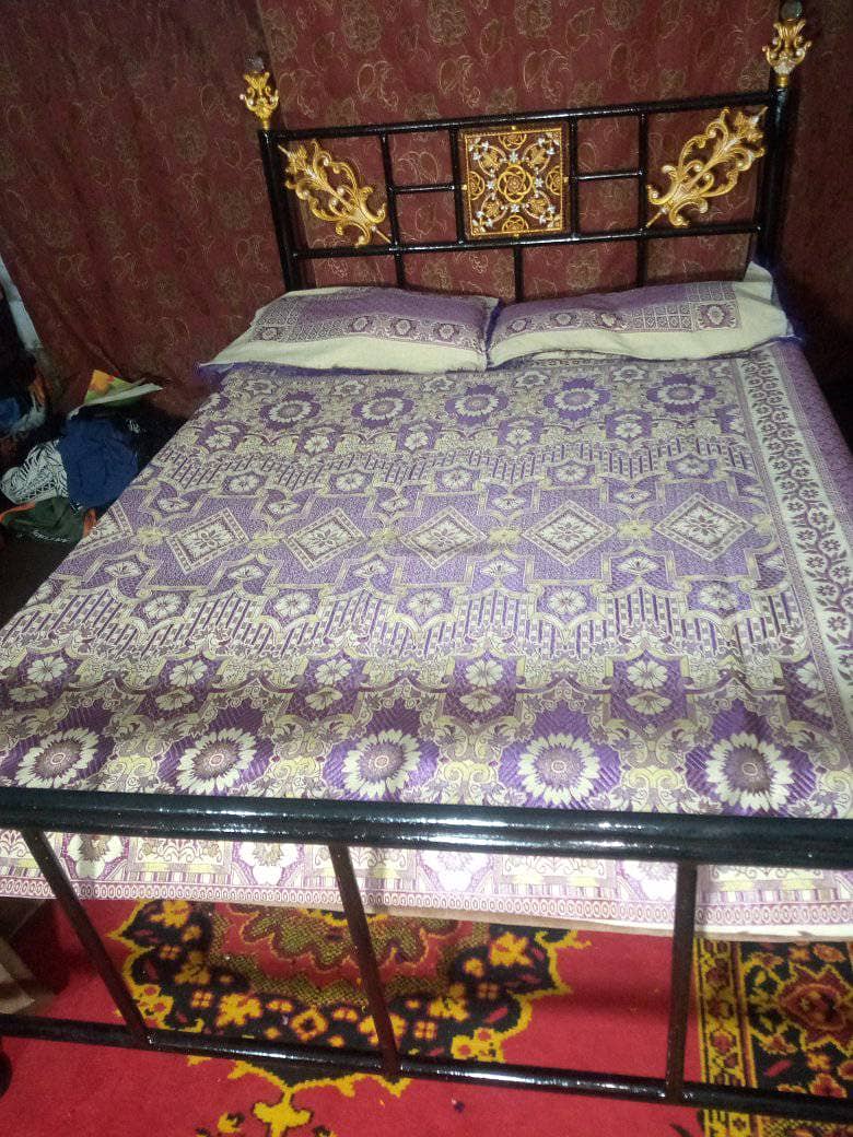 iron bed for sale. 4